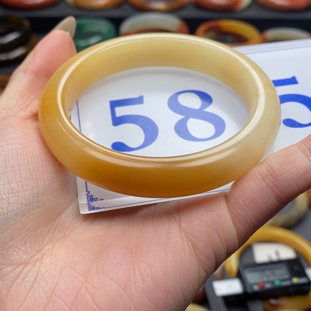 石英质玉（黄龙玉）手镯未镶嵌