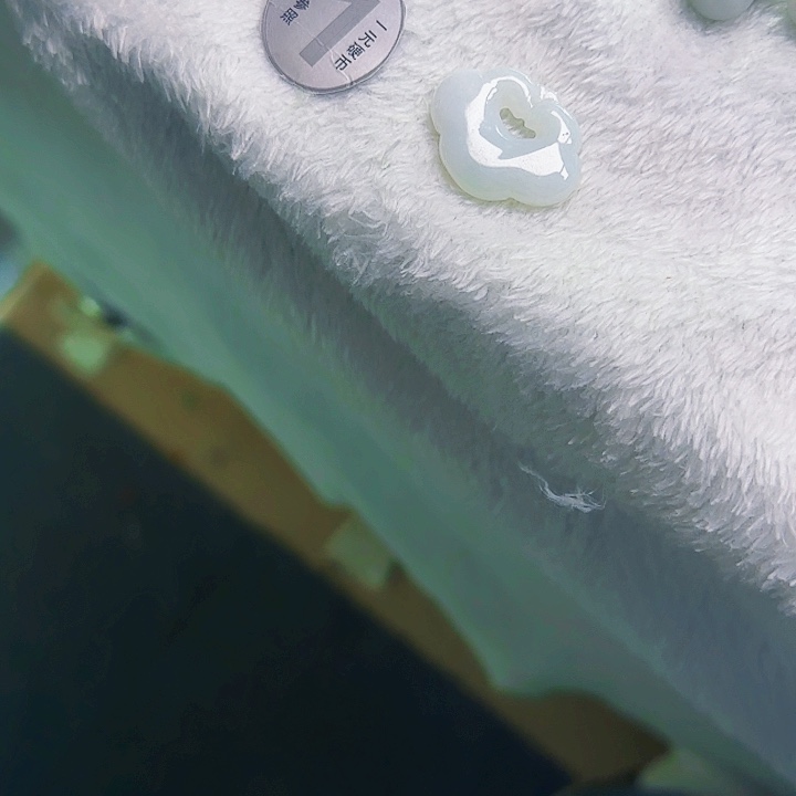 翡翠未镶嵌颈饰广场