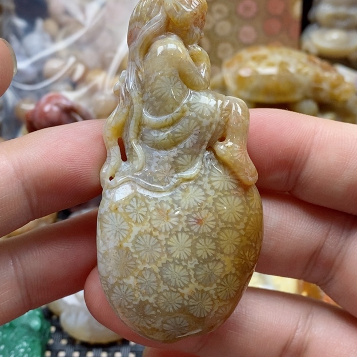 石英质玉颈饰未镶嵌