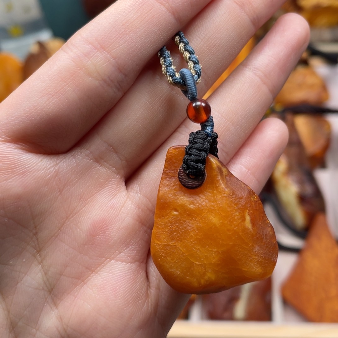 未镶嵌琥珀珠宝奇石