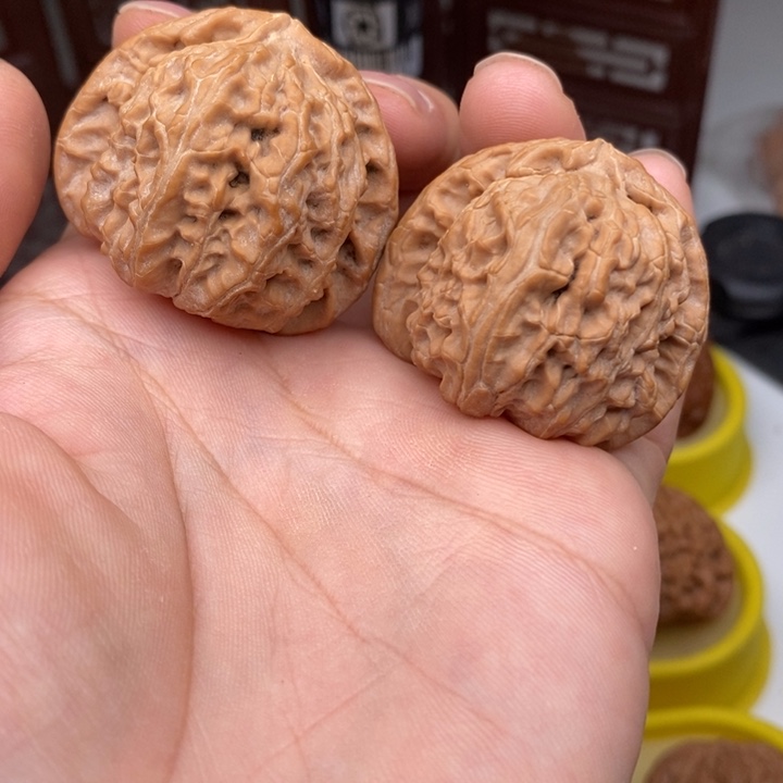 文玩核桃吊坠40白狮子