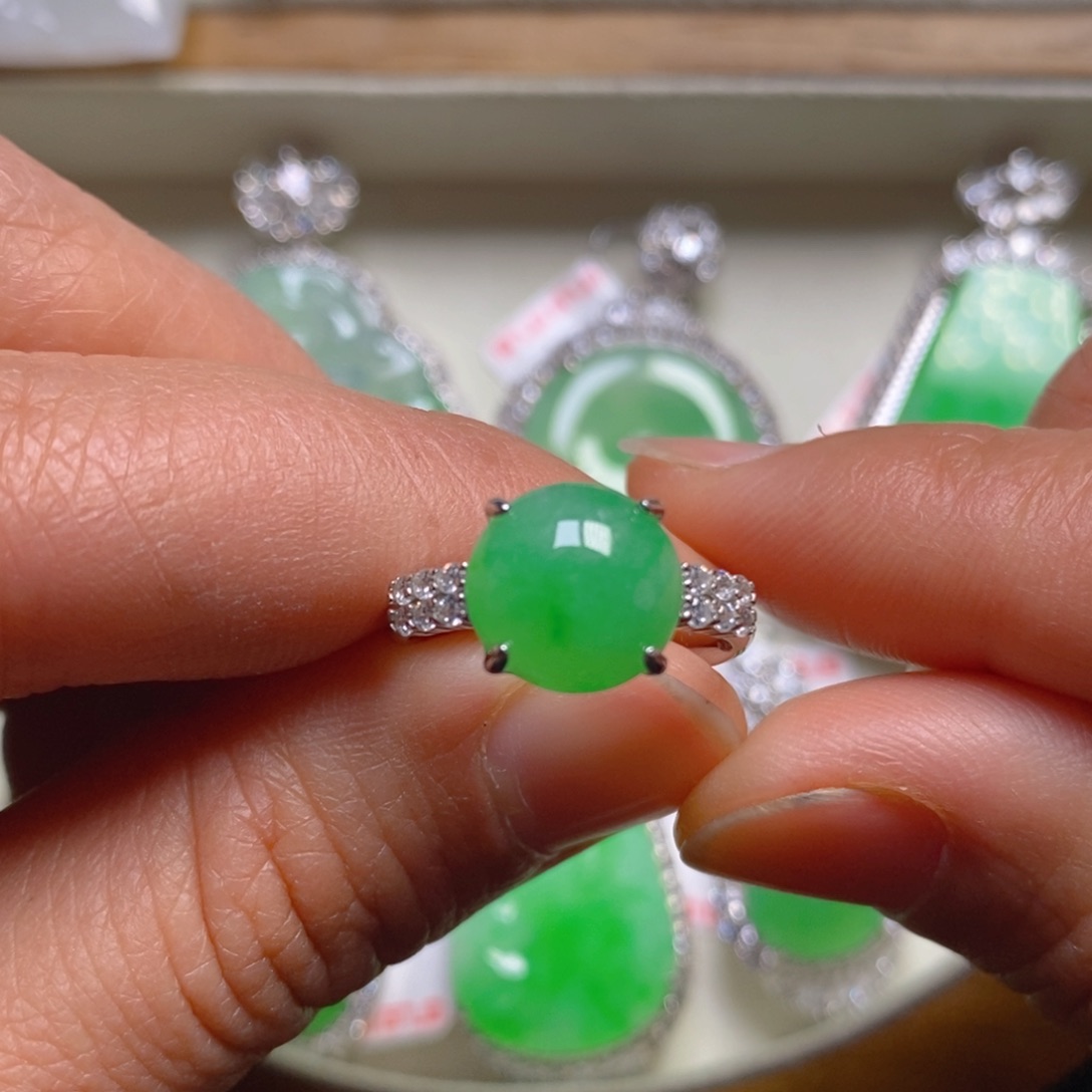 翡翠颈饰银S925镶嵌女戒