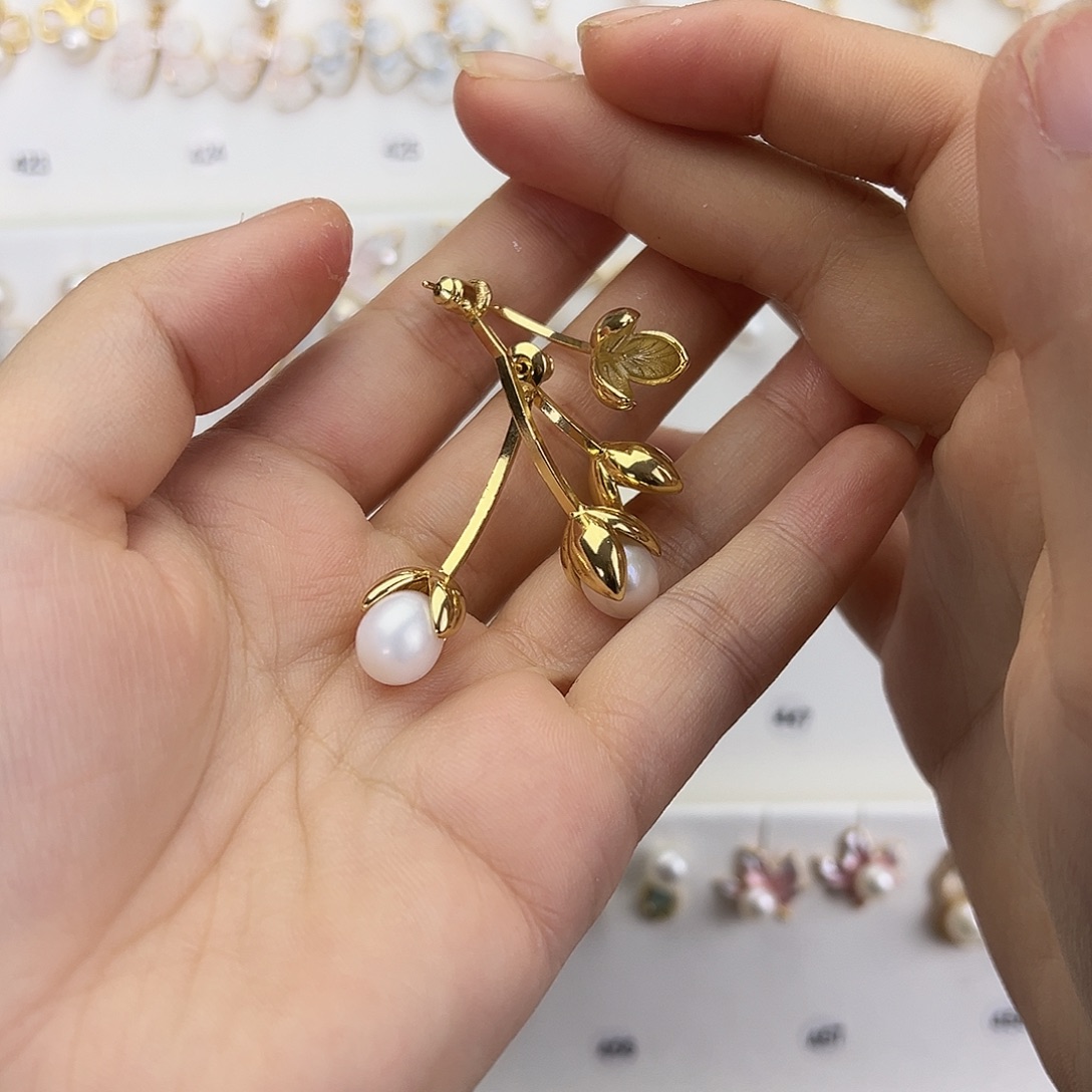 嘟***嘟淡水珍珠银S925镶嵌耳饰