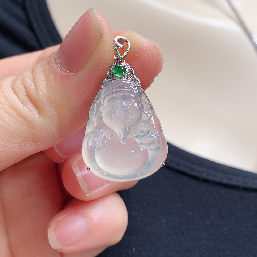 翡翠18K金镶嵌颈饰财神爷