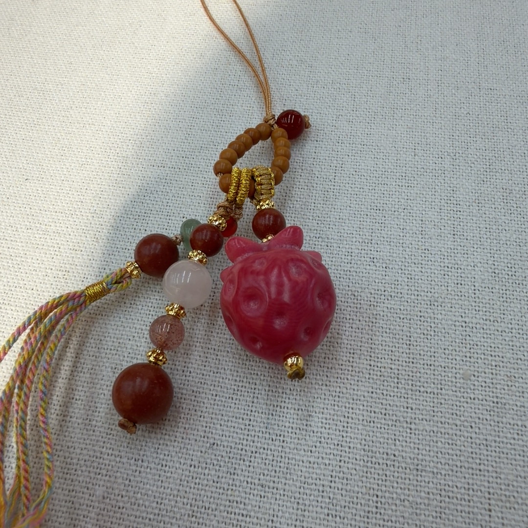 象牙果粉草莓吊坠合香珠流苏手机链吊坠