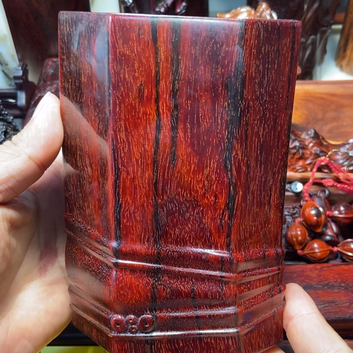 檀香紫檀（小叶紫檀）笔筒