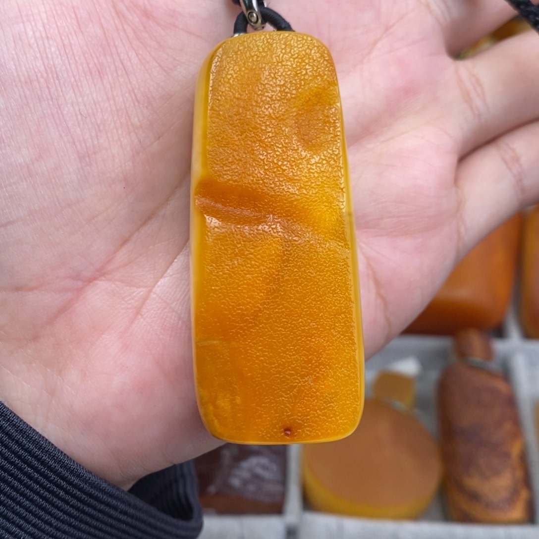 琥珀吊坠(赠链)未镶嵌