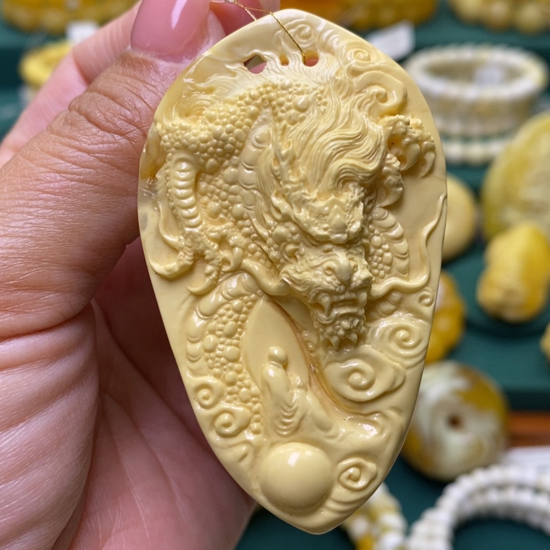 植物珀未镶嵌裸石龙牌