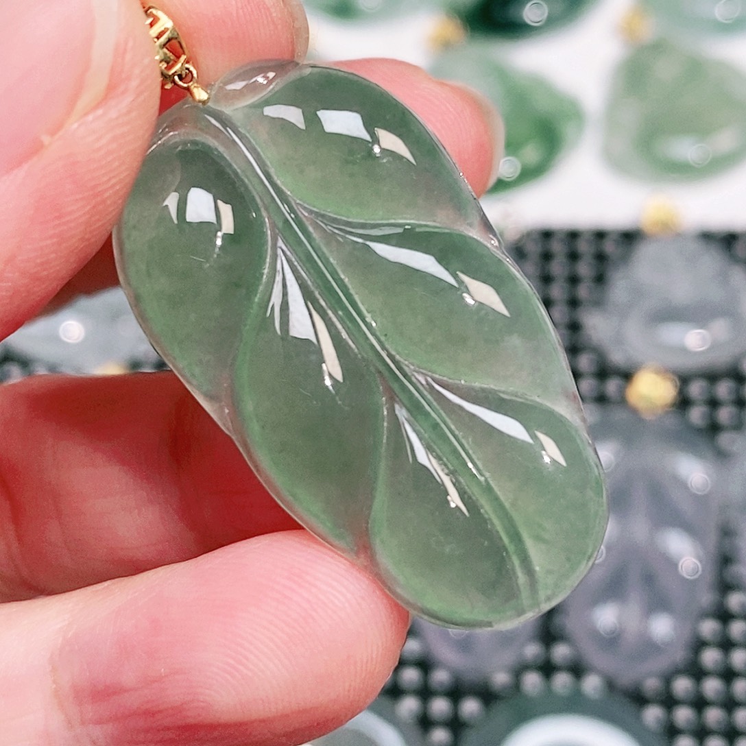 颈饰18K金镶嵌翡翠