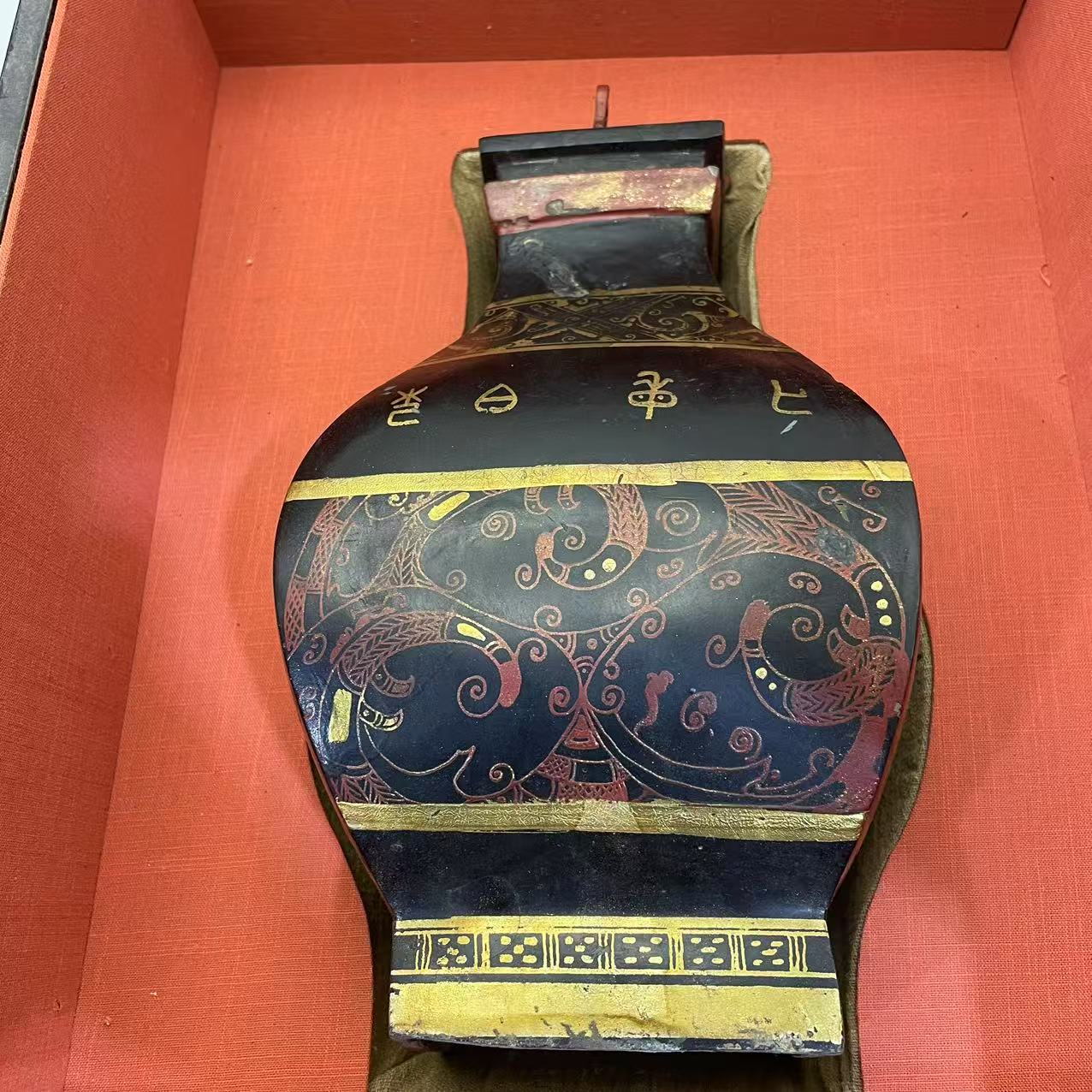 G241/YY  铜胎漆器赏瓶/摆件