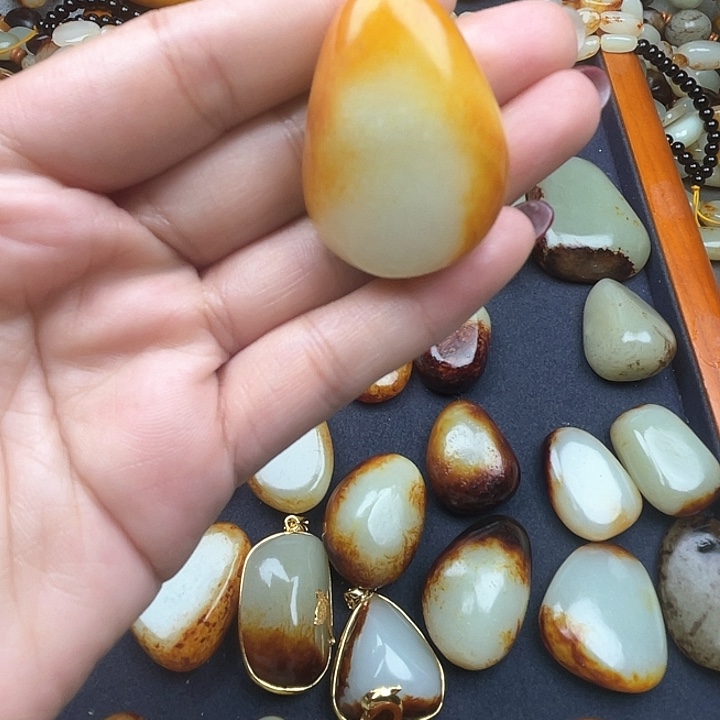 和田玉颈饰未镶嵌