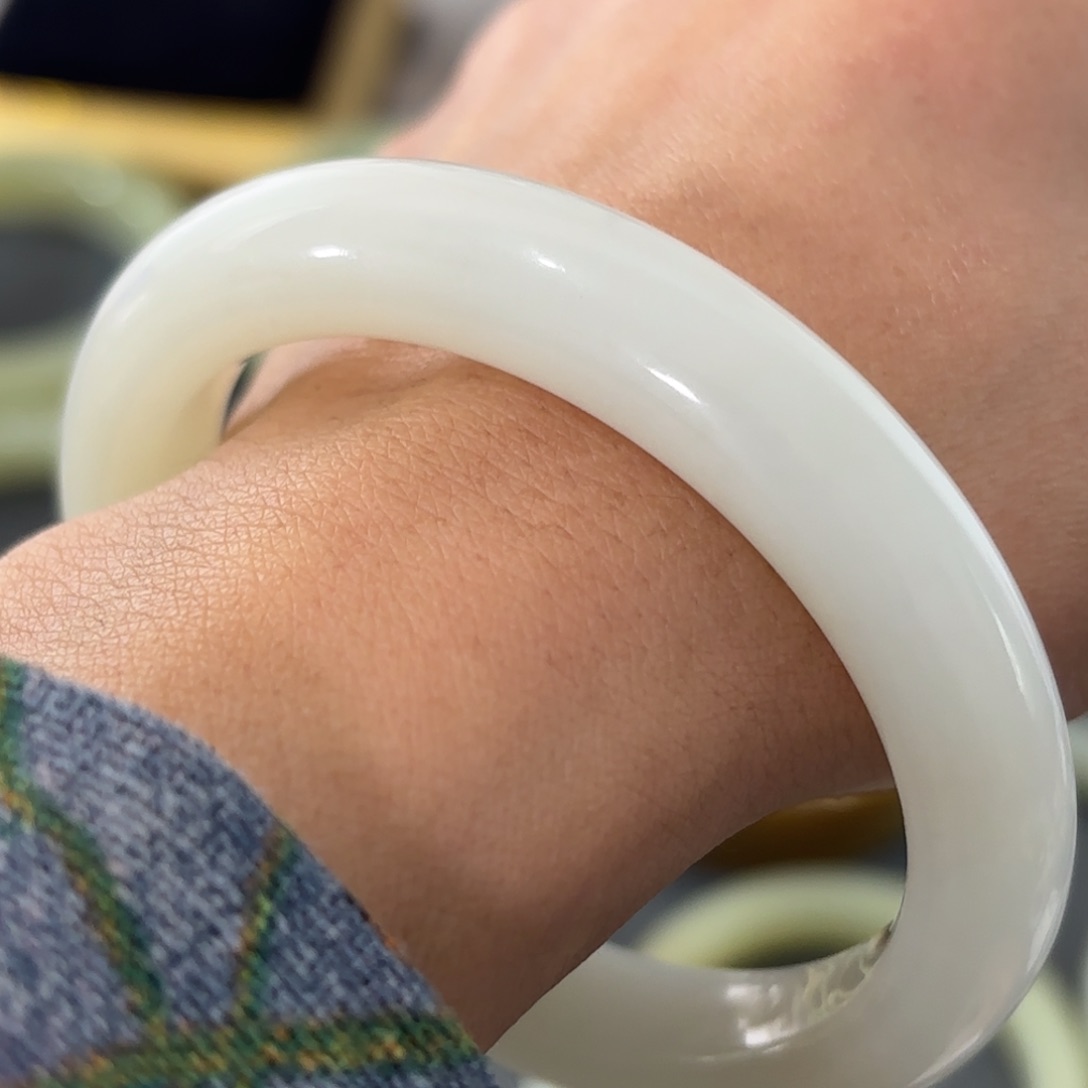 和田玉（糖玉）56未镶嵌小****）