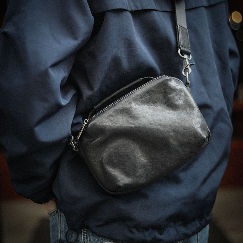 CJW/草匠王新款男包真皮植鞣牛皮单肩斜跨包手提休闲小众设计包