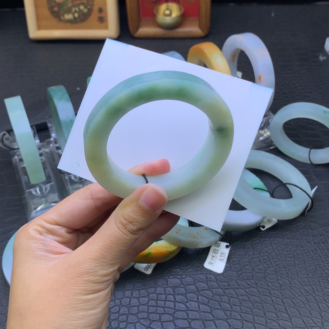 定制翡翠未镶嵌翡翠手镯