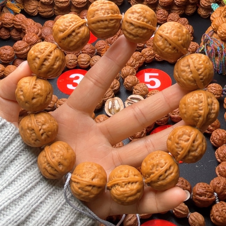 文玩核桃吊坠富甲一方