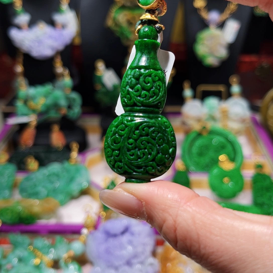 【闪购商品】翡翠吊坠(赠链)未镶嵌福利