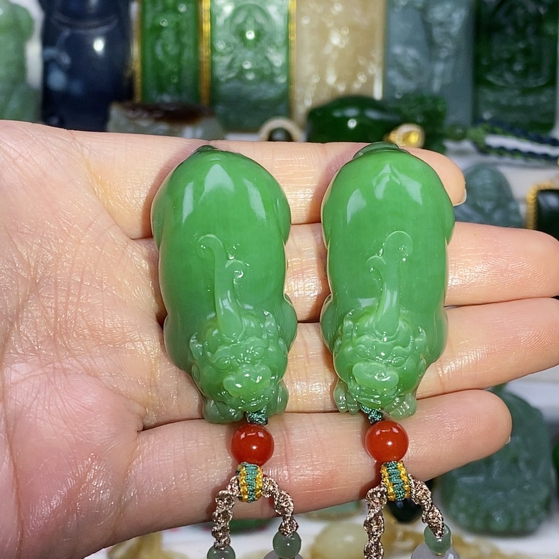 和田玉冰猫颈饰未镶嵌