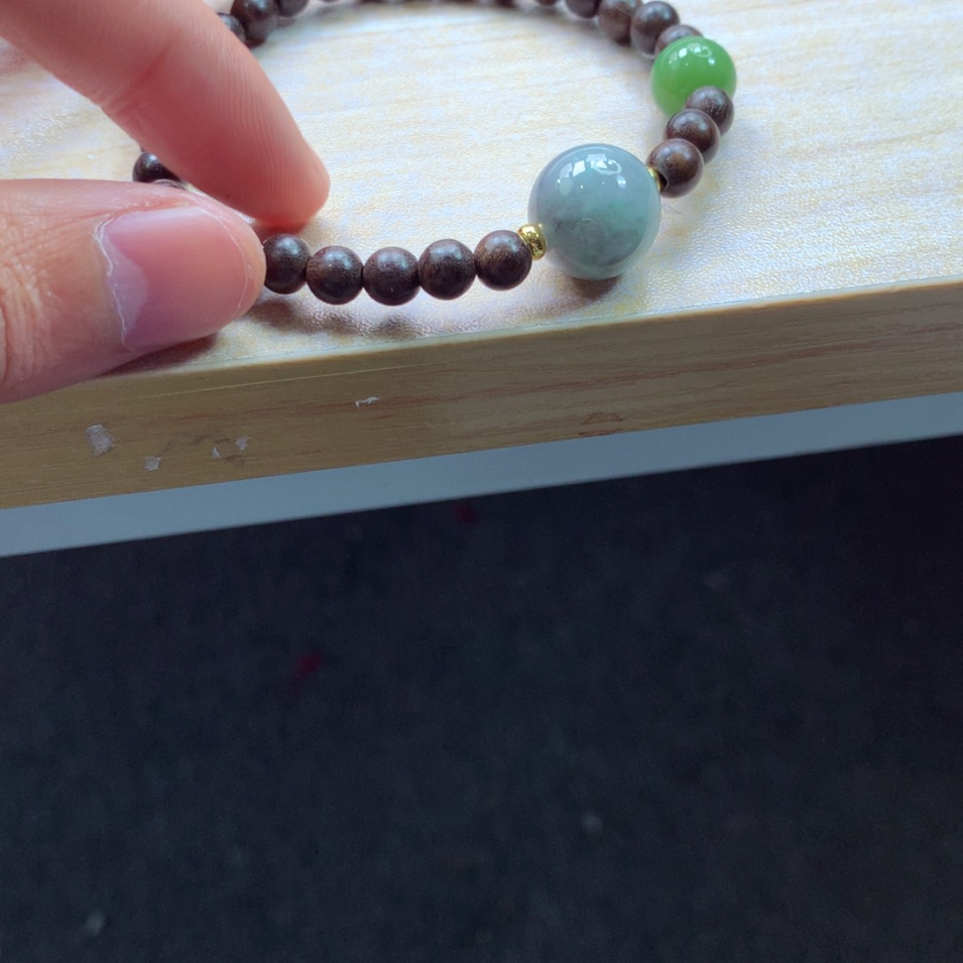 翡翠颈饰未镶嵌吊坠