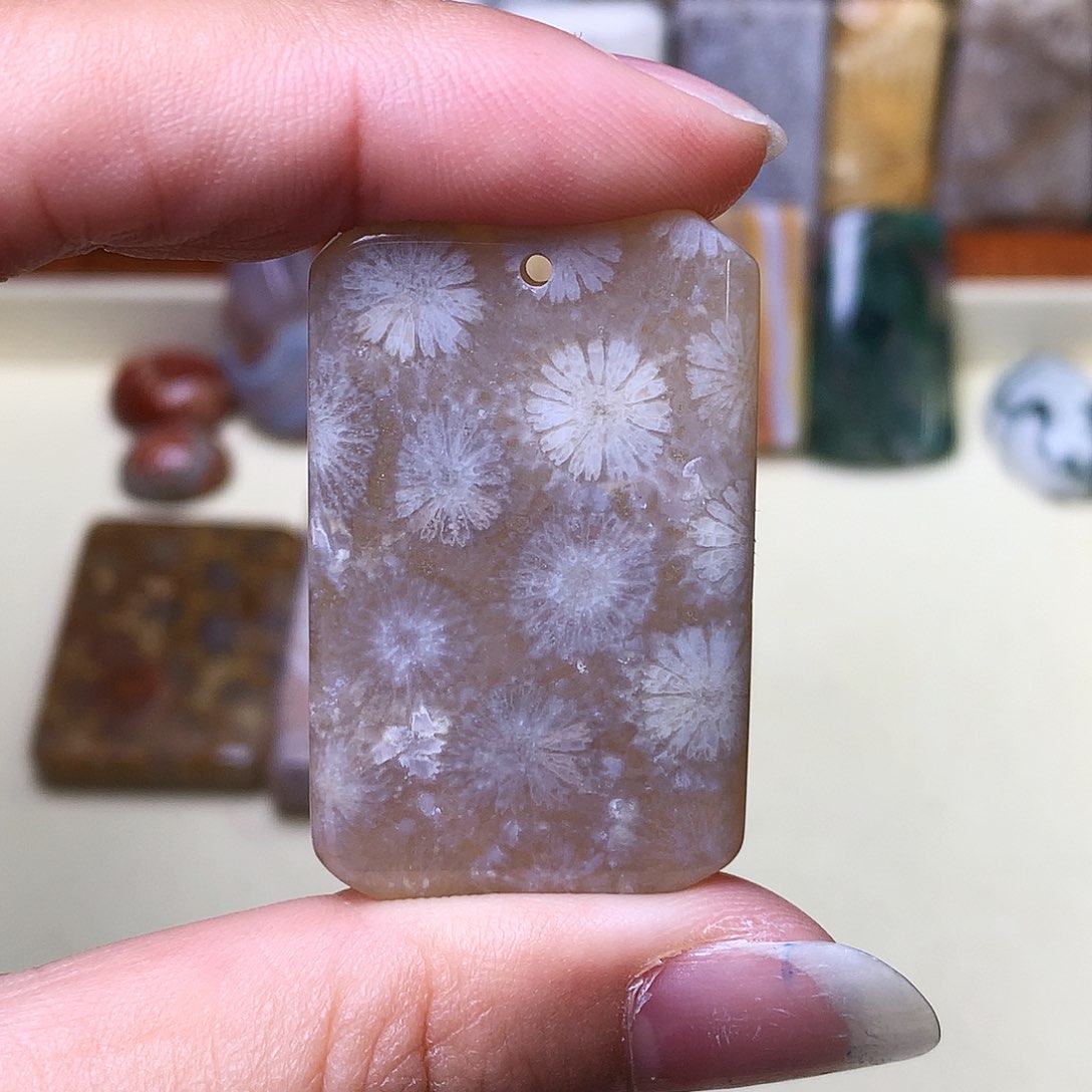 石英质玉颈饰未镶嵌