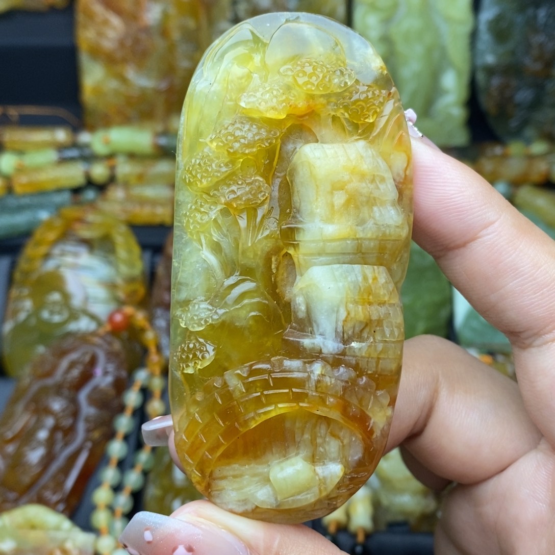 蛇纹石玉未镶嵌颈饰