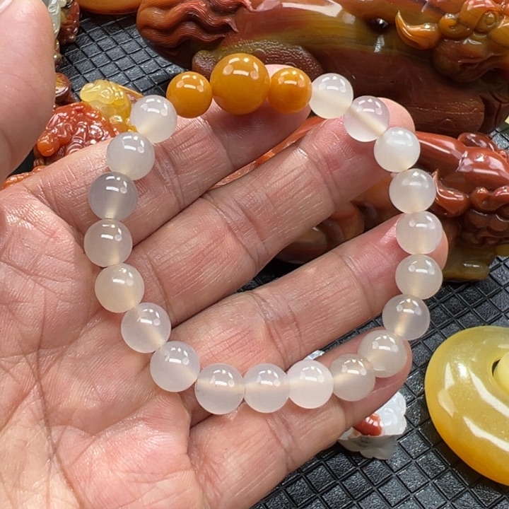 石英质玉（黄龙玉）颈饰未镶嵌