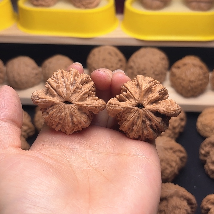 文玩核桃吊坠42虎头