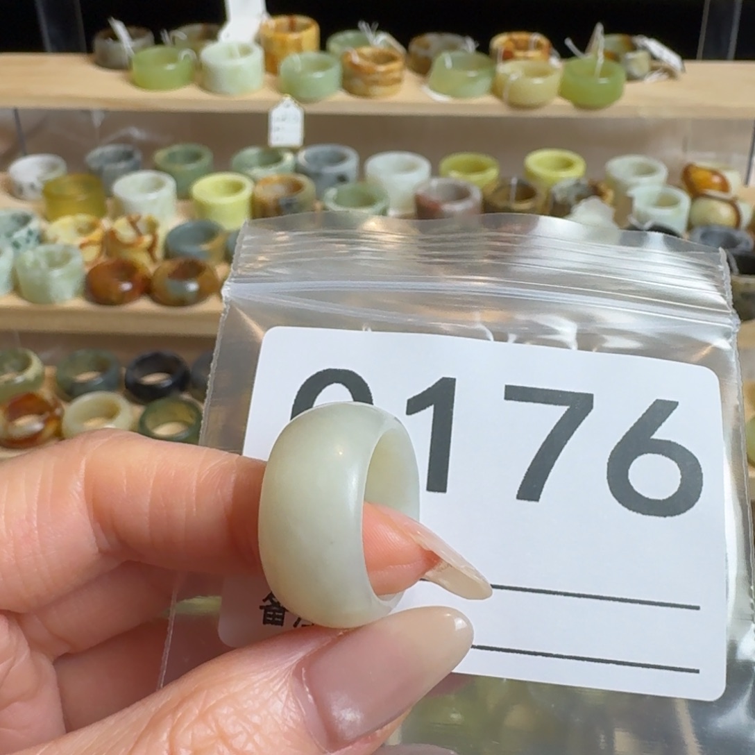 邵***妃蛇纹石玉未镶嵌戒指