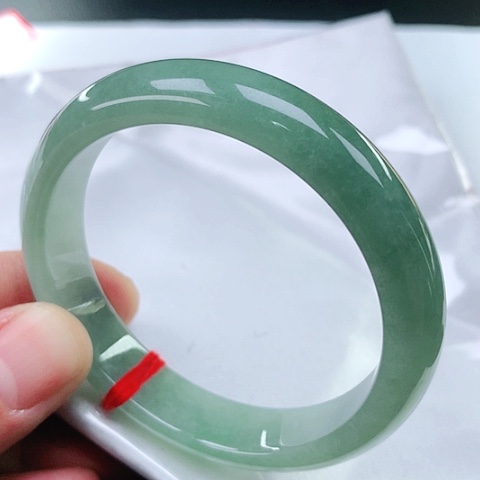 翡翠手镯未镶嵌翡翠手镯未镶嵌