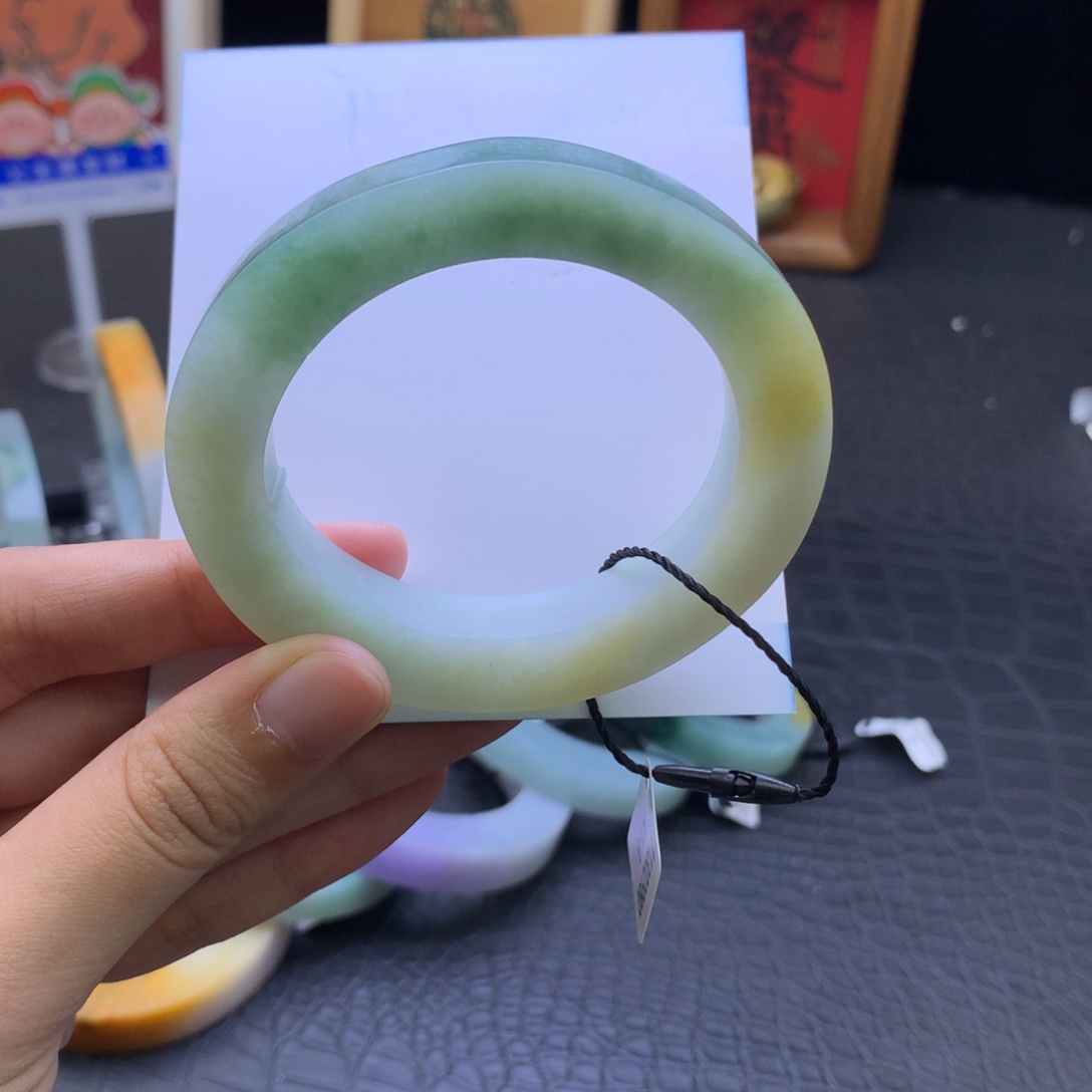 定制翡翠未镶嵌翡翠手镯