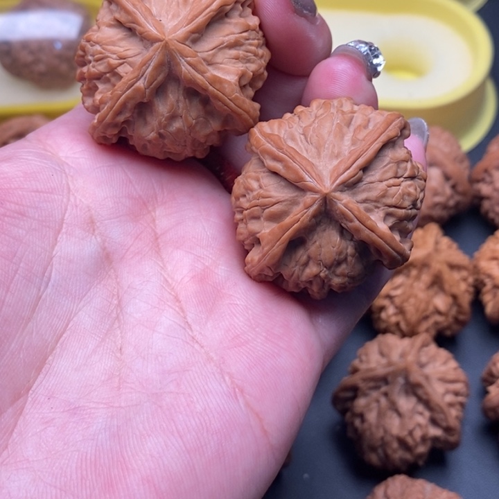 文玩核桃吊坠B**s四棱