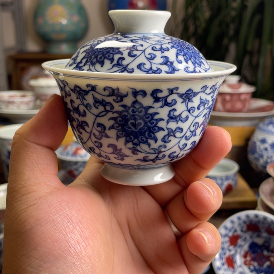 青花缠枝莲盖碗微瑕