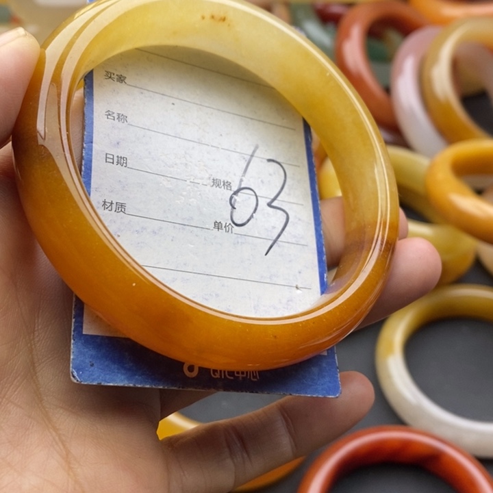 未镶嵌手镯石英质玉