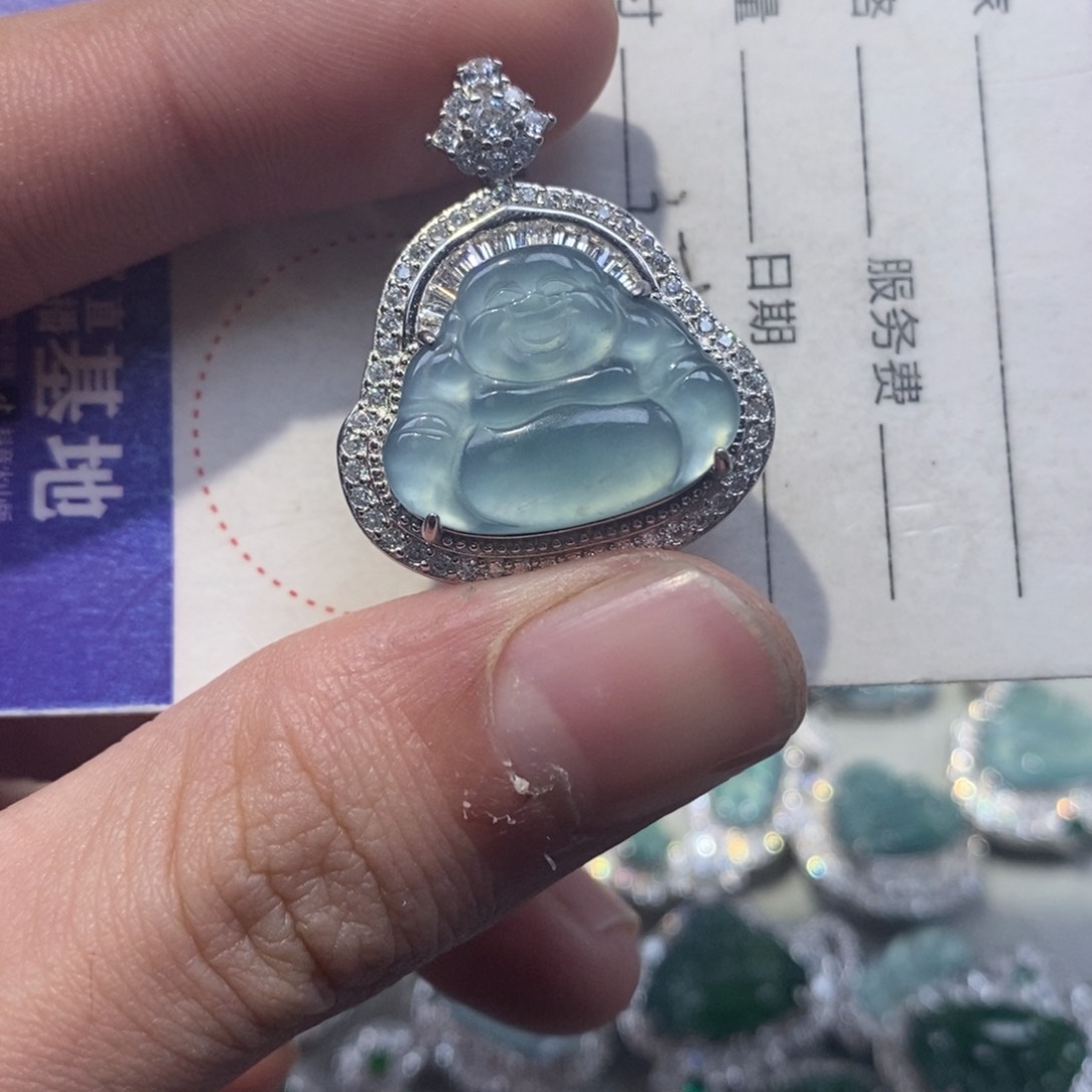 翡翠颈饰未镶嵌翡翠