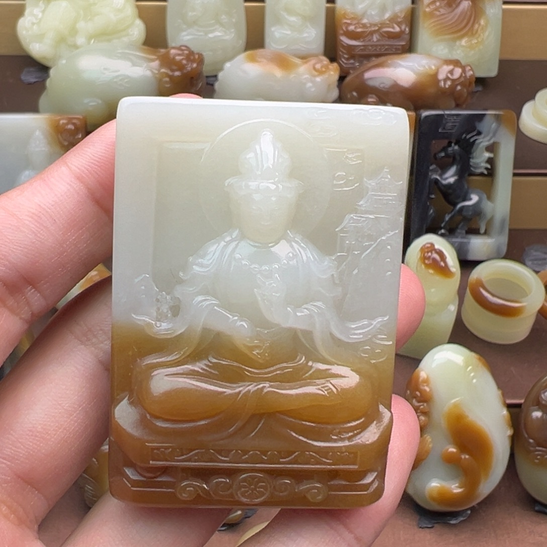 郑***长和田玉（糖玉）未镶嵌颈饰