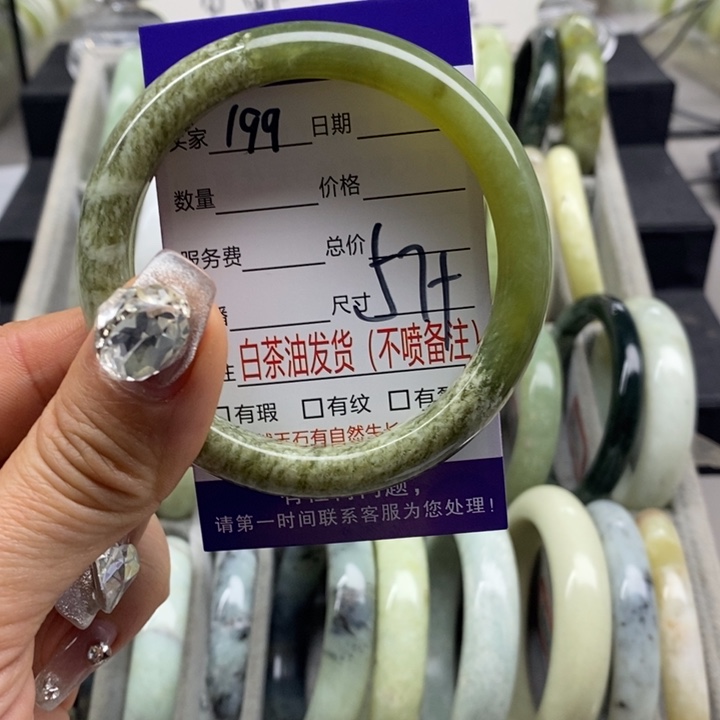 蛇纹石玉手镯未镶嵌