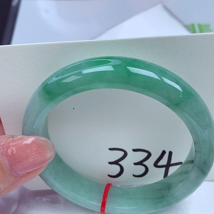 翡翠手镯未镶嵌翡翠