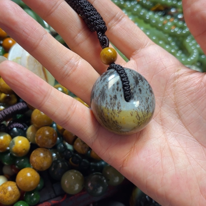 岫岩老玉（透闪石质玉）未镶嵌颈饰