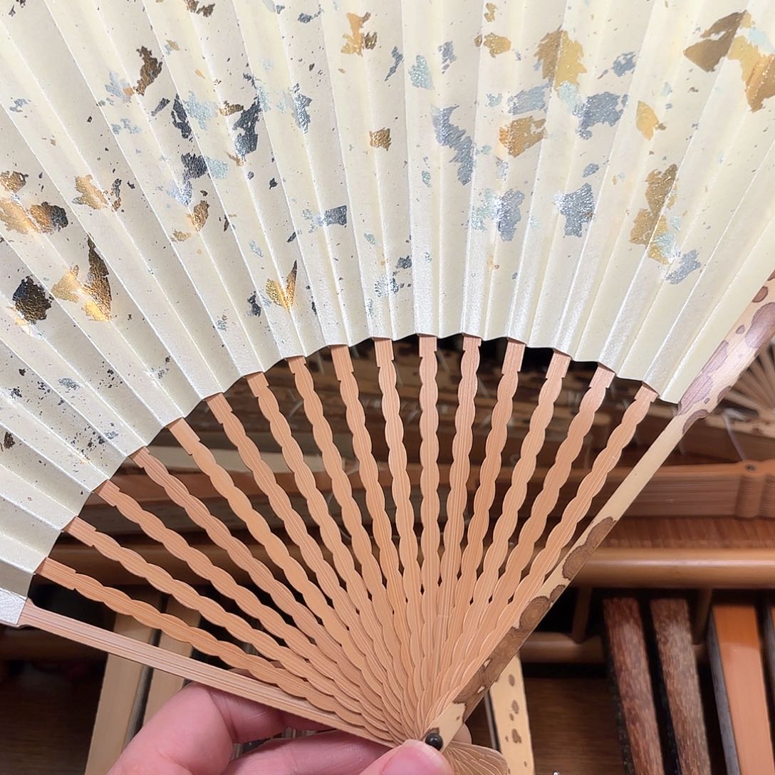 扇子白洒龙鳞梅妃