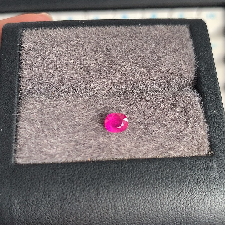 裸石红宝石缅甸抹谷天然无烧0.64ct