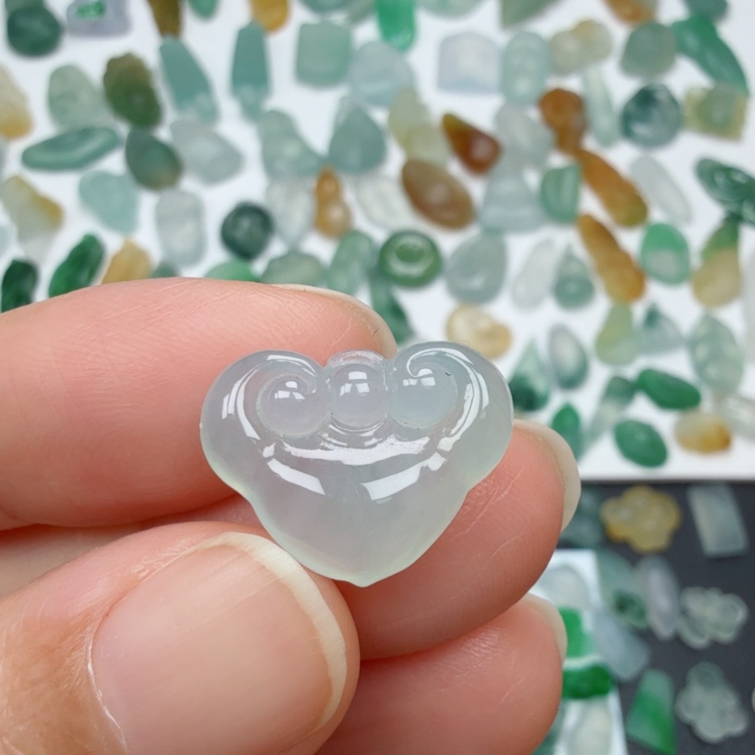 定制翡翠未镶嵌如意锁