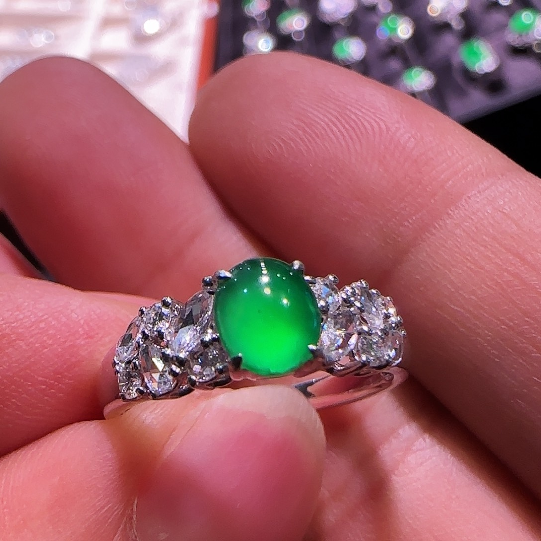 翡翠18K金镶嵌戒指