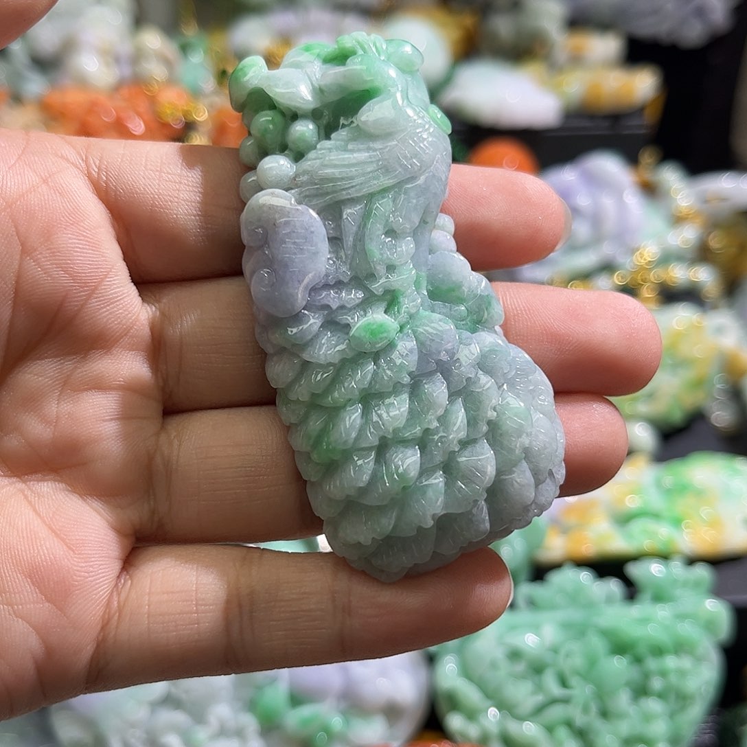 翡翠未镶嵌颈饰待编织