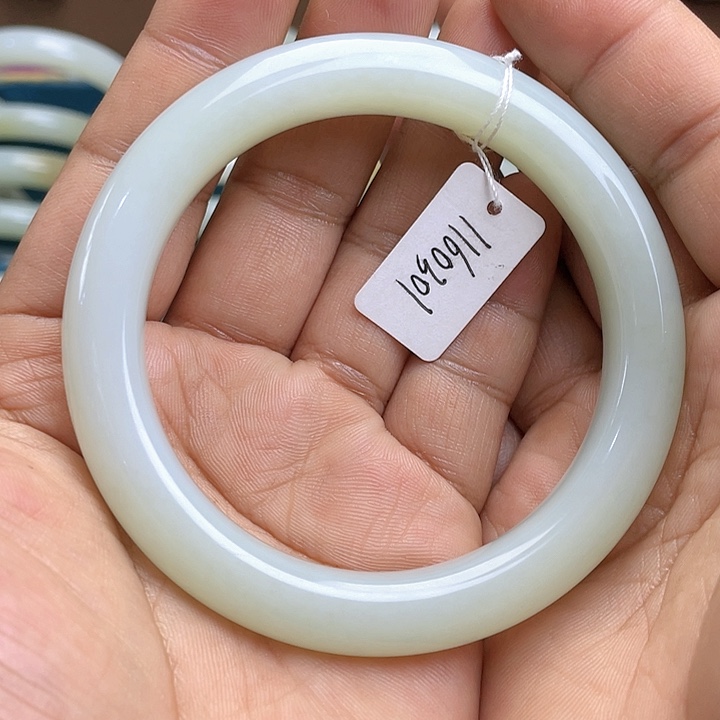 【闪购商品】未镶嵌手镯和田玉