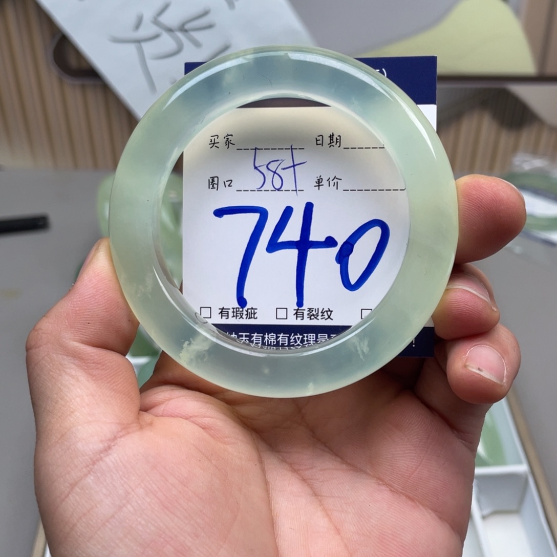 岫玉手镯手镯未镶嵌