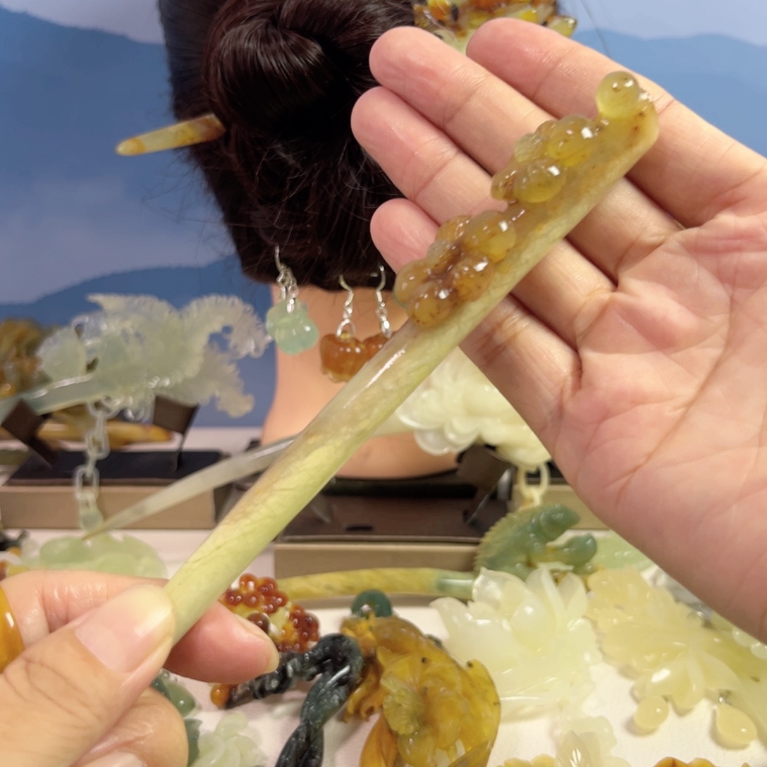 摘***星合金蛇纹石玉发饰