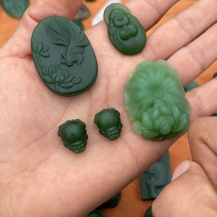颈饰9K金镶嵌和田玉