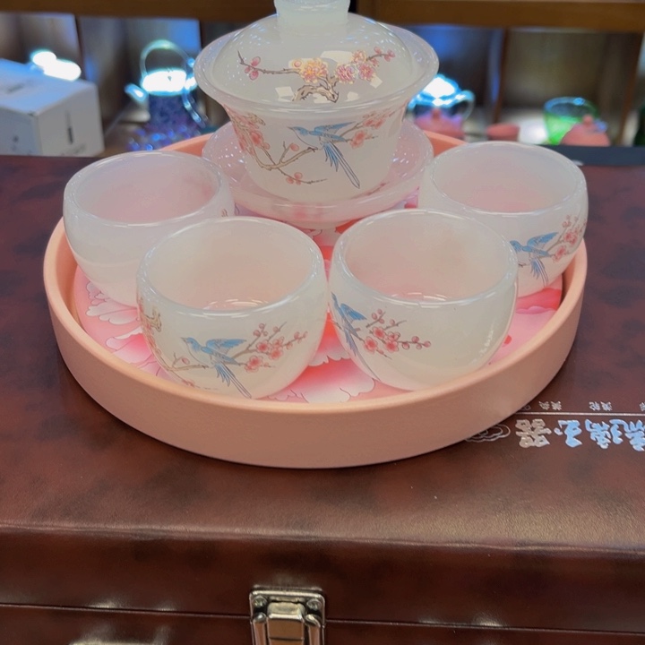 段泥茶杯吧啦吧拉的一声