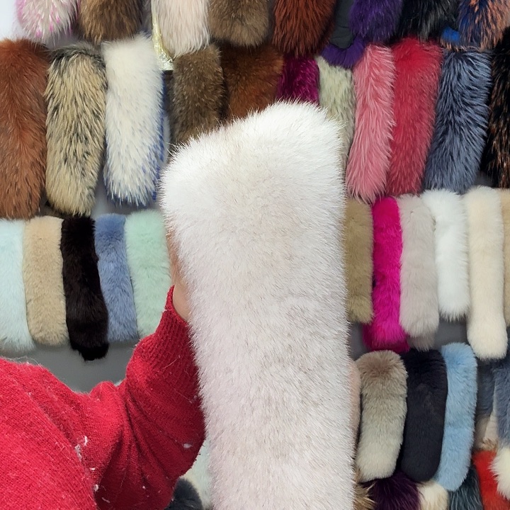 黄***妞镀金真皮真毛狐狸毛灰白色毛领