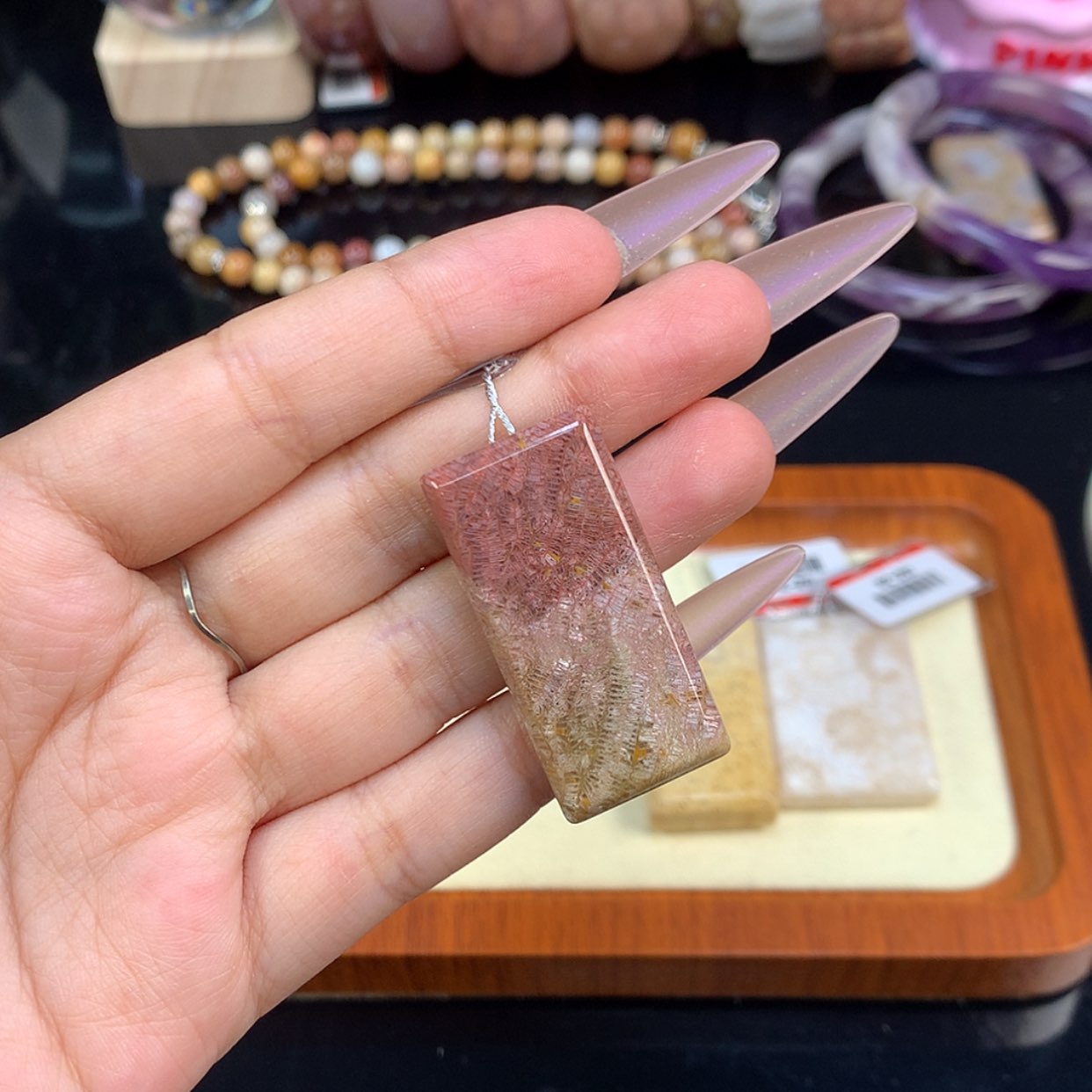 【闪购商品】颈饰未镶嵌硅化珊瑚（珊瑚玉）