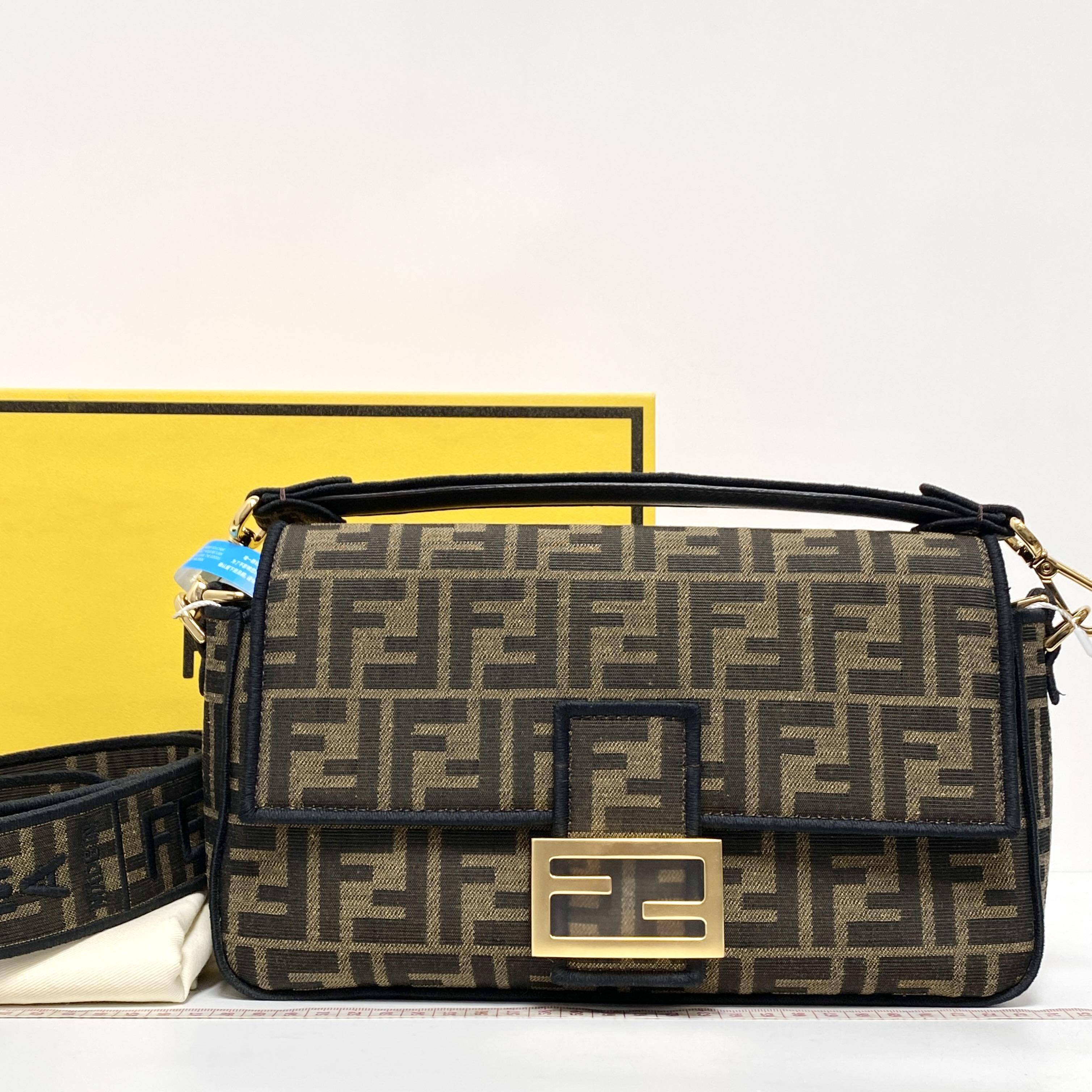 胖虎曼曼/芬迪/95新/公价0/箱包/斜挎包/312501260082